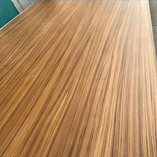 Panneau enduit de placage en bois